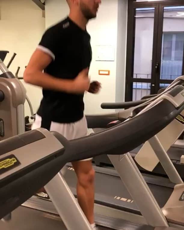オマル・エル・カドゥーリのインスタグラム：「Working harder, coming back sooner 💪🏃」