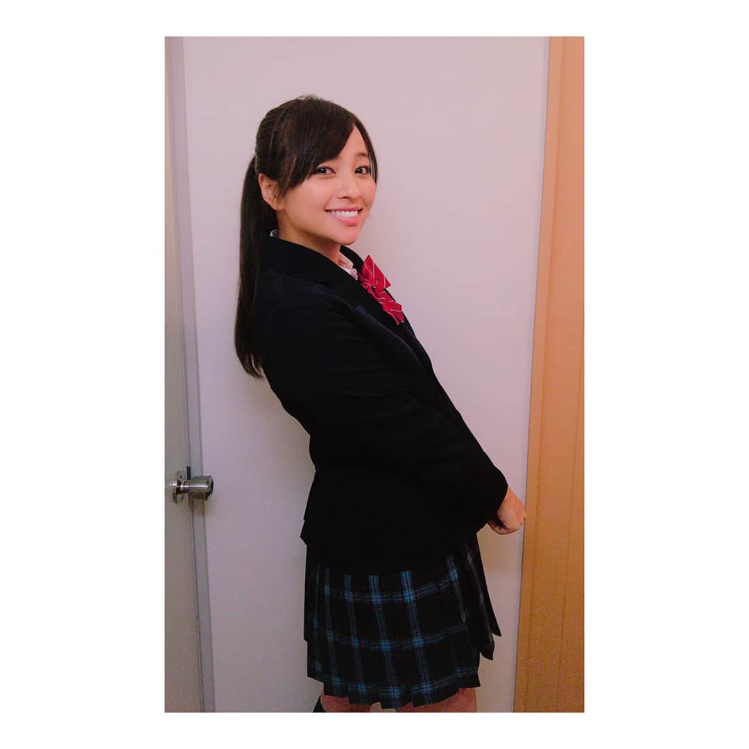 水崎綾女さんのインスタグラム写真 - (水崎綾女Instagram)「17歳の女子高生👧👧👧 完全にふざけてます笑。 ※28歳です #制服 #ドラマ #高校生」2月20日 20時58分 - misakiayame