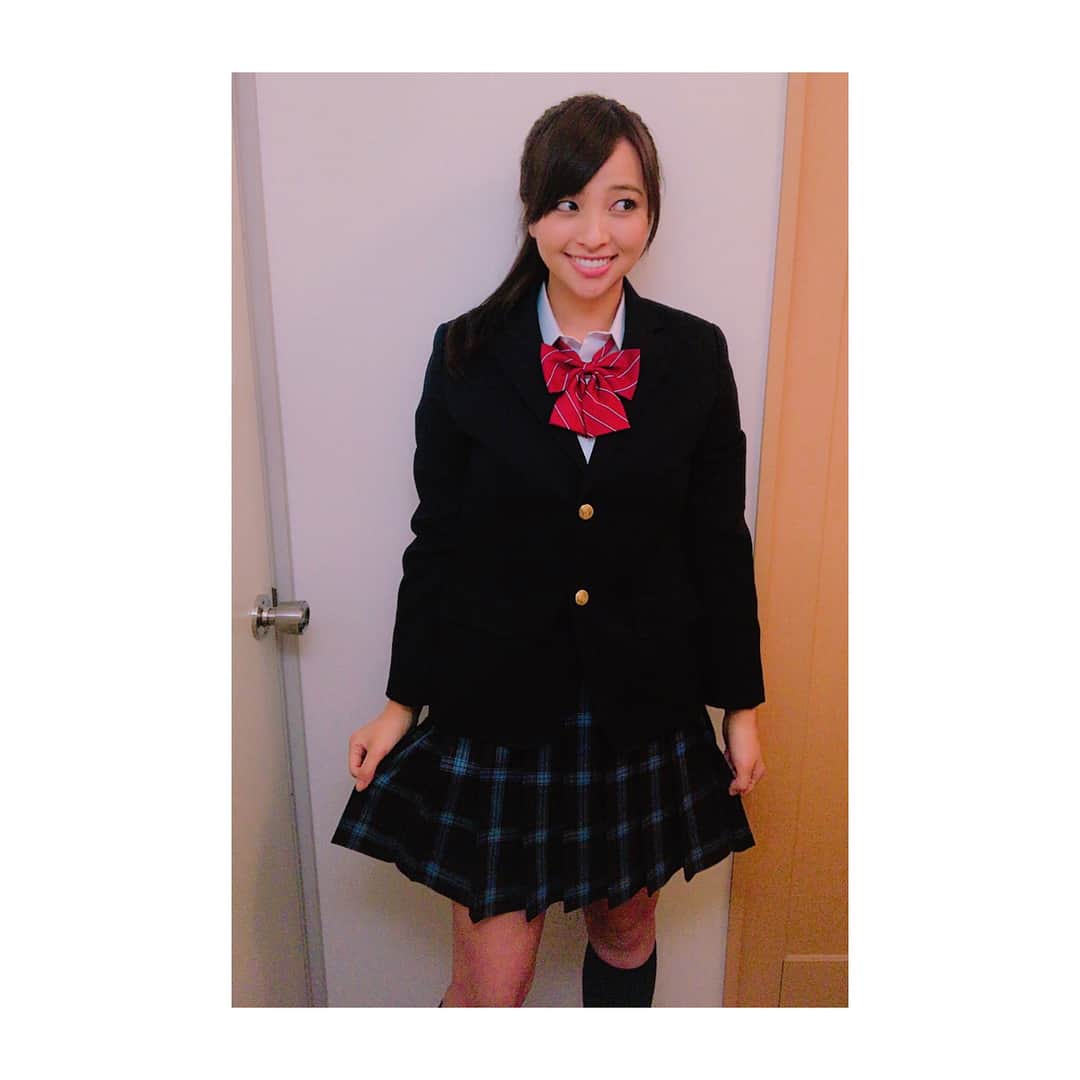 水崎綾女さんのインスタグラム写真 - (水崎綾女Instagram)「17歳の女子高生👧👧👧 完全にふざけてます笑。 ※28歳です #制服 #ドラマ #高校生」2月20日 20時58分 - misakiayame