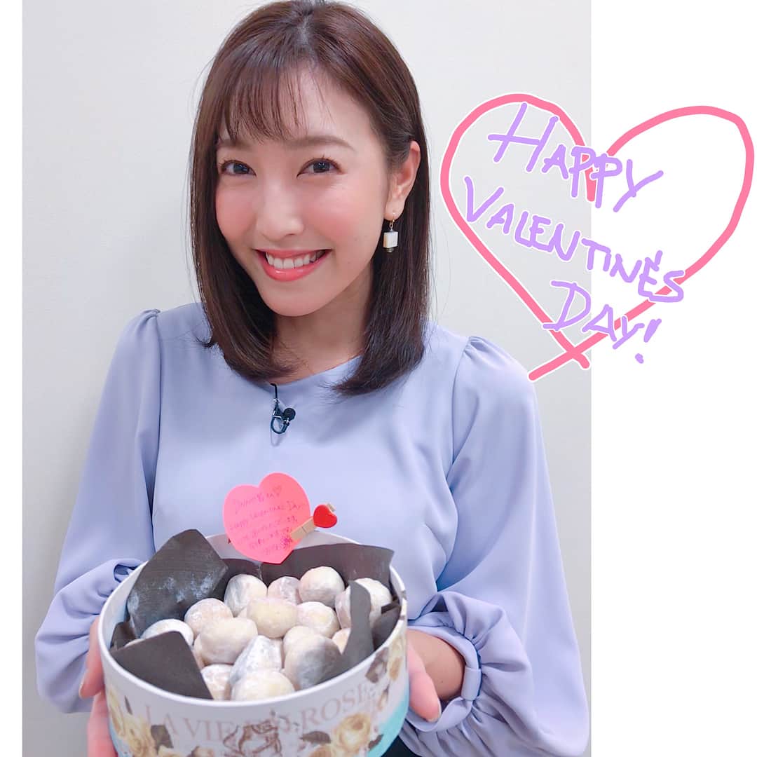 小澤陽子さんのインスタグラム写真 - (小澤陽子Instagram)「遅ればせながら… Happy Valentine’s Day💝🍫 普段お世話になっているみなさんへ、、(*´ω`*)💛 #感謝のキモチ❤︎ #スノーボウルクッキー🍪 #おざよーkitchen🍽  買って詰め替えたんでしょ？って言われたので、手作り過程も載せます🧐(笑) みなさんにも画像ですが気持ちだけでも😂💓」2月20日 21時09分 - yoko.ozawa729