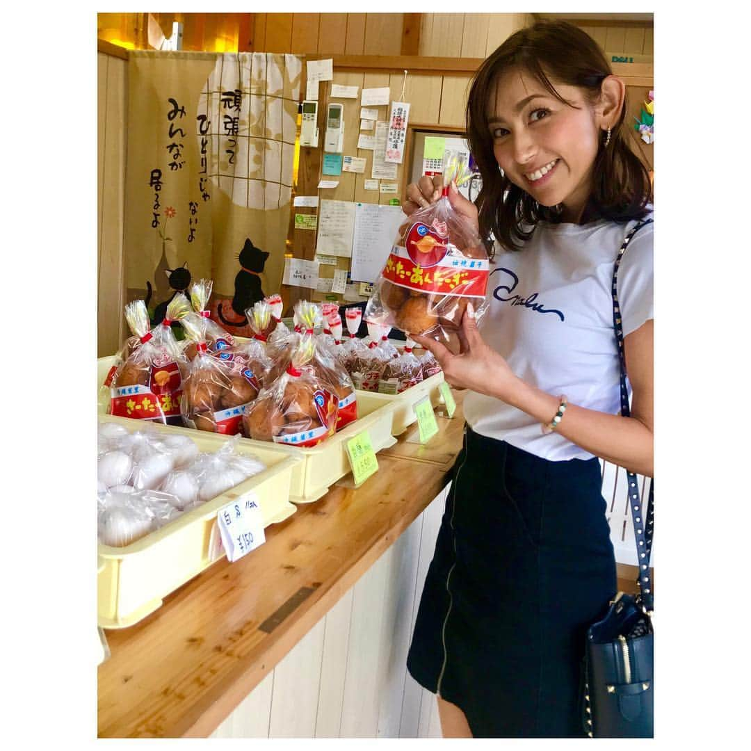 宮崎瑠依さんのインスタグラム写真 - (宮崎瑠依Instagram)「今朝は首里にある大好きなサーターアンダギー屋さんまでドライブ🚗 養鶏場が作るサーターアンダギー、これが激ウマなのですw お土産に大量購入🙌🏻✨ #安室のサーターアンダギー  #美味しいサーターアンダギー  #首里 #沖縄みやげ #サーターアンダギー #大量購入 #瑠依旅」2月21日 10時47分 - ruimiyazaki