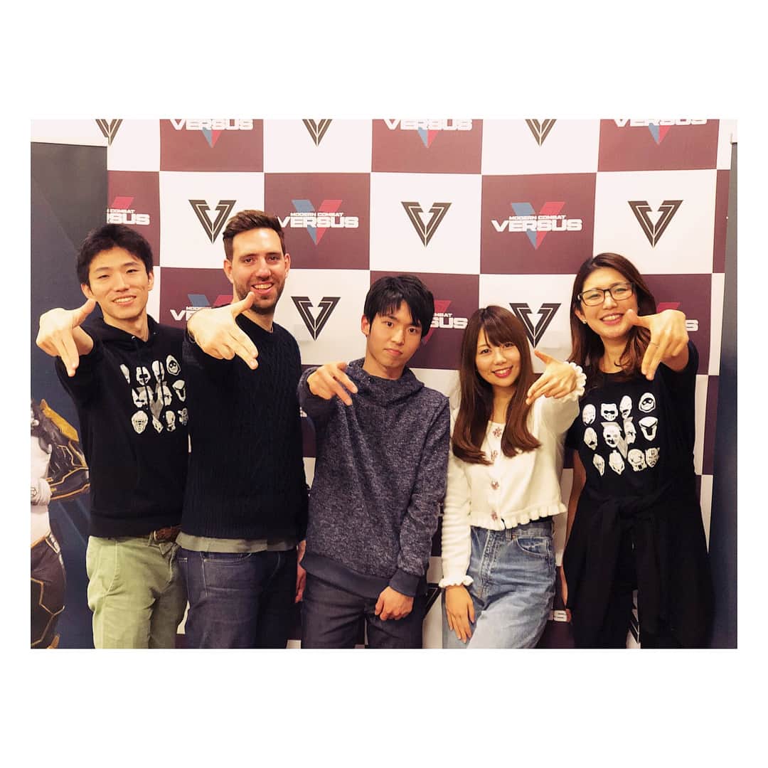 西村季里子のインスタグラム：「・ モダンコンバット versus生放送 今日もありがとうございました💞 今日はゲストにJapan Cupで優勝した 〆弱者〆クランのふくださんに きてもらいましたーーー（＾Ｏ＾） 今日も笑いまくって最高に楽しかったです！ みんなもモダコンversusゲームしよう💕 #モダンコンバットversus#スマホ#ゲーム#game #広報大使#モダガール#モダコン #japancup#優勝#〆弱者〆 #スタダgg #スターダスト#ゲーム#ガールズ #kinan#生放送#終わったあとは #お菓子パーティー#幸せ #follow#followme #instagood」