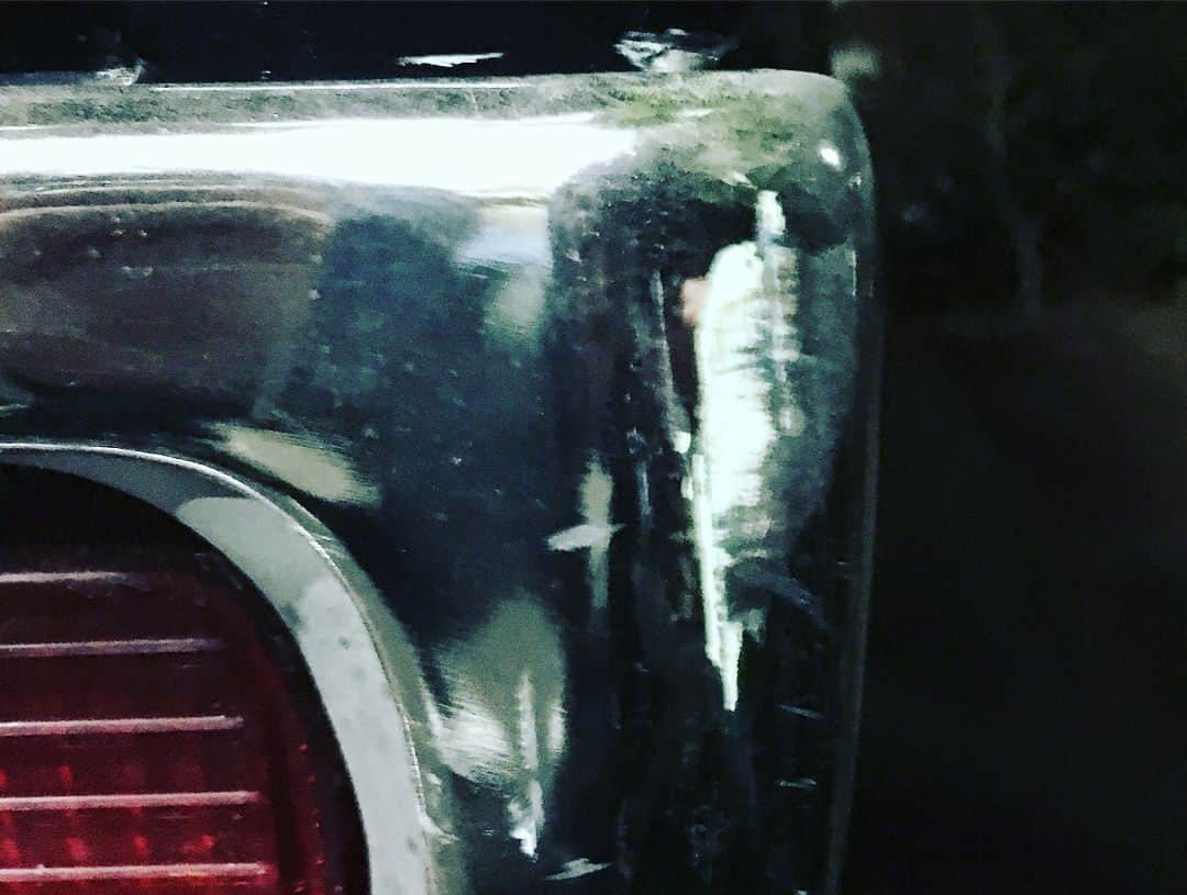 佐田正樹さんのインスタグラム写真 - (佐田正樹Instagram)「日テレ様のロケ終わり。 バンパー傷いった。 クソが！ #ニッサン #ローレル #ブタケツ #旧車 #SGX #スターロード また修理や。」2月21日 23時37分 - satakisama