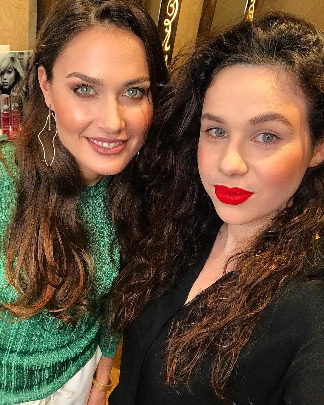 ズザンナ・ヤカボスのインスタグラム：「Today w/ @kerastase_official 🙆🏻‍♀️ #aurabotanica #kerastaseclub #naturalhair #longhair」