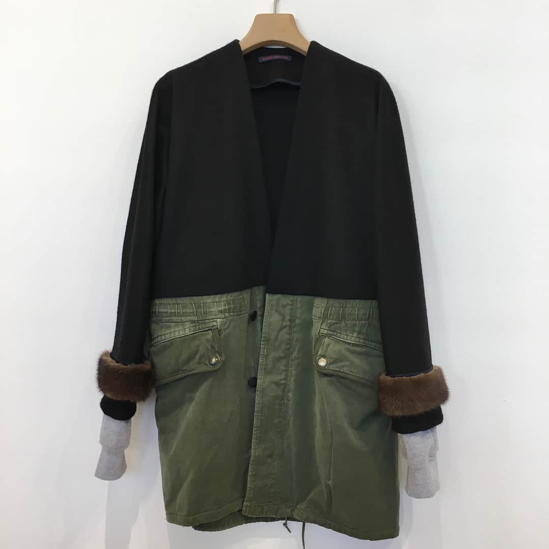 ハーヴェイフェアクロスのインスタグラム：「High Low, Harvey Faircloth Fall Winter 2018 Olive Drab and Black surplus coat with mink cuff details #specialeditions #highlowfashion #fw18 #fashion #repurposed」