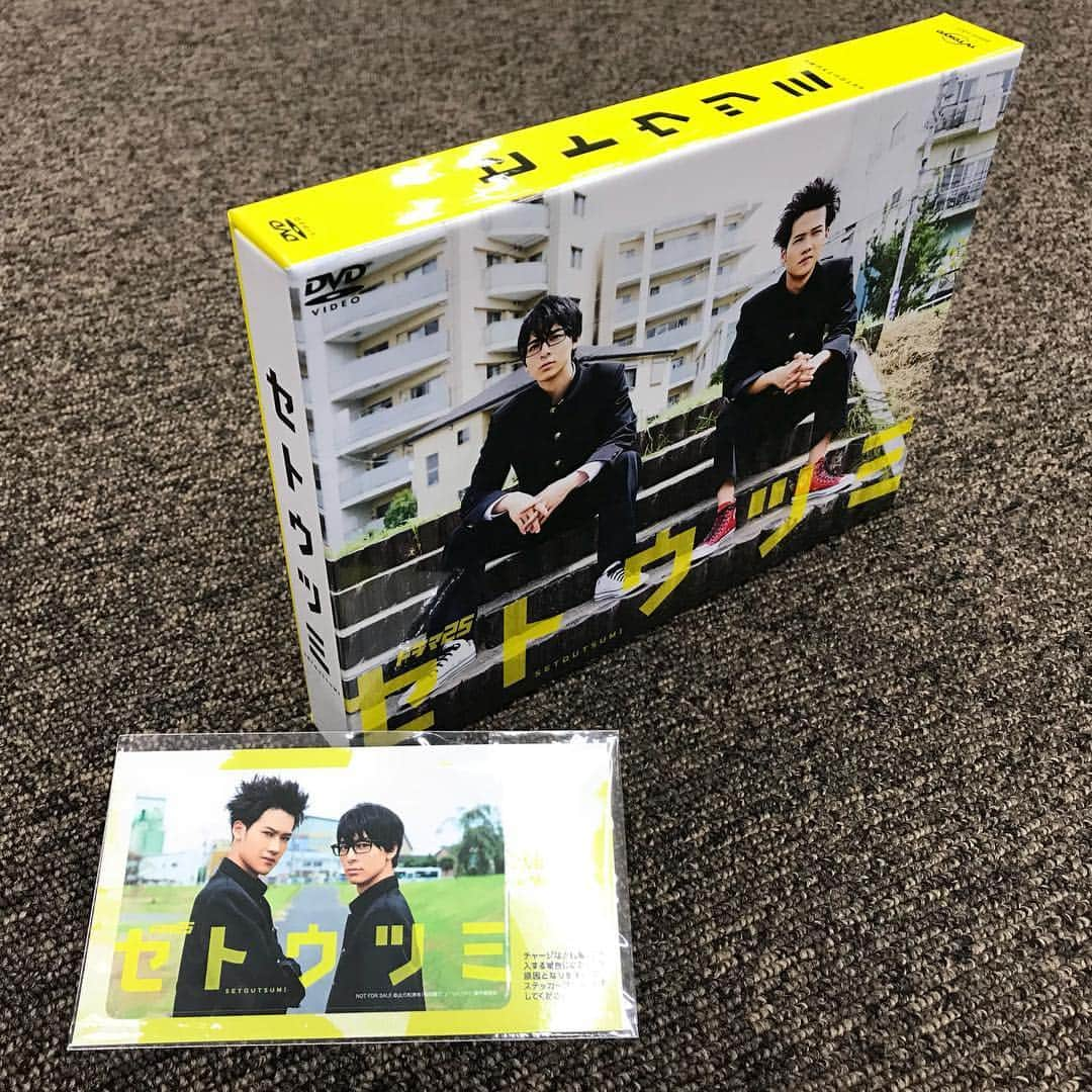 テレビ東京「セトウツミ」さんのインスタグラム写真 - (テレビ東京「セトウツミ」Instagram)「とうとう #セトウツミ DVD-BOXのサンプルが届きました😍 早期購入特典のオリジナルICステッカーも😊 発売日の3月2日まであともう少しです！ まだご予約されてない方は番組HPよりぜひ🌟 #テレビ東京 #ドラマ25 #高杉真宙 #葉山奨之」2月22日 20時51分 - tx_setoutsumi