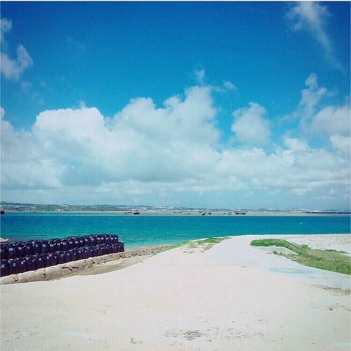 宮本莉子のインスタグラム：「. . 沖縄満喫中 。 1ヶ月滞在するよ 💓 . 仕事してなくても こうやってスマホだけで収入得られるから 全然 心配いらない 😊 . みんなも  時間とお金に縛られない楽しい毎日を過ごしませんか？ . 気になる方、話だけでも聞きたい方、 ぜひメッセージかプロフィールのURLクリック💓 夢を叶えましょう！全力サポートします！ . . #フォロー#フォロバ#いいね#いいね100 #いいね返し#相互フォロー#follow#follower#冬メイク#千葉#ルクア#メイク#ホットヨガ#オーガニックコスメ#グルテンフリー#1歳 #沖縄 #スターバックスカード#海鮮丼#ナイトプール#初期費用#隙間時間#アラサー#副業主婦#スマホ#インターネットビジネス#ららぽーと横浜#権利収入#アフィリエイト#パワースポット .」