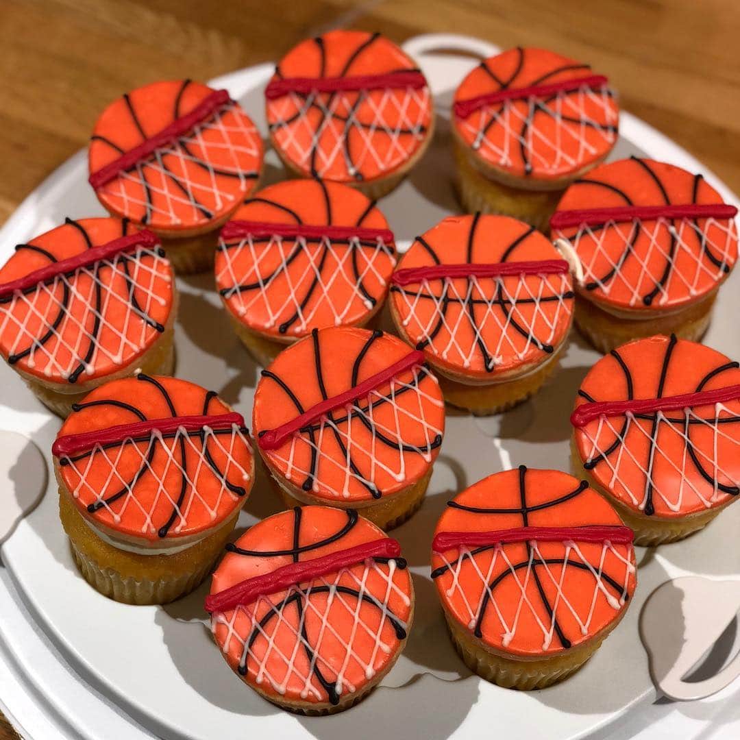 早見優さんのインスタグラム写真 - (早見優Instagram)「バスケ部のみんなへ💕 For the #basketball #players! #sports #cupcakes」2月22日 15時31分 - yuyuhayami