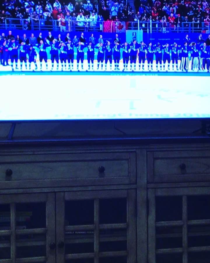 コートニー・トンプソンのインスタグラム：「What an incredible game and inspiring effort. That’s WHAT’S UP!  @uswomenshockey were skating HARD. Way to go @team_usa_hockey !!!!!!! #OlympicChampions」