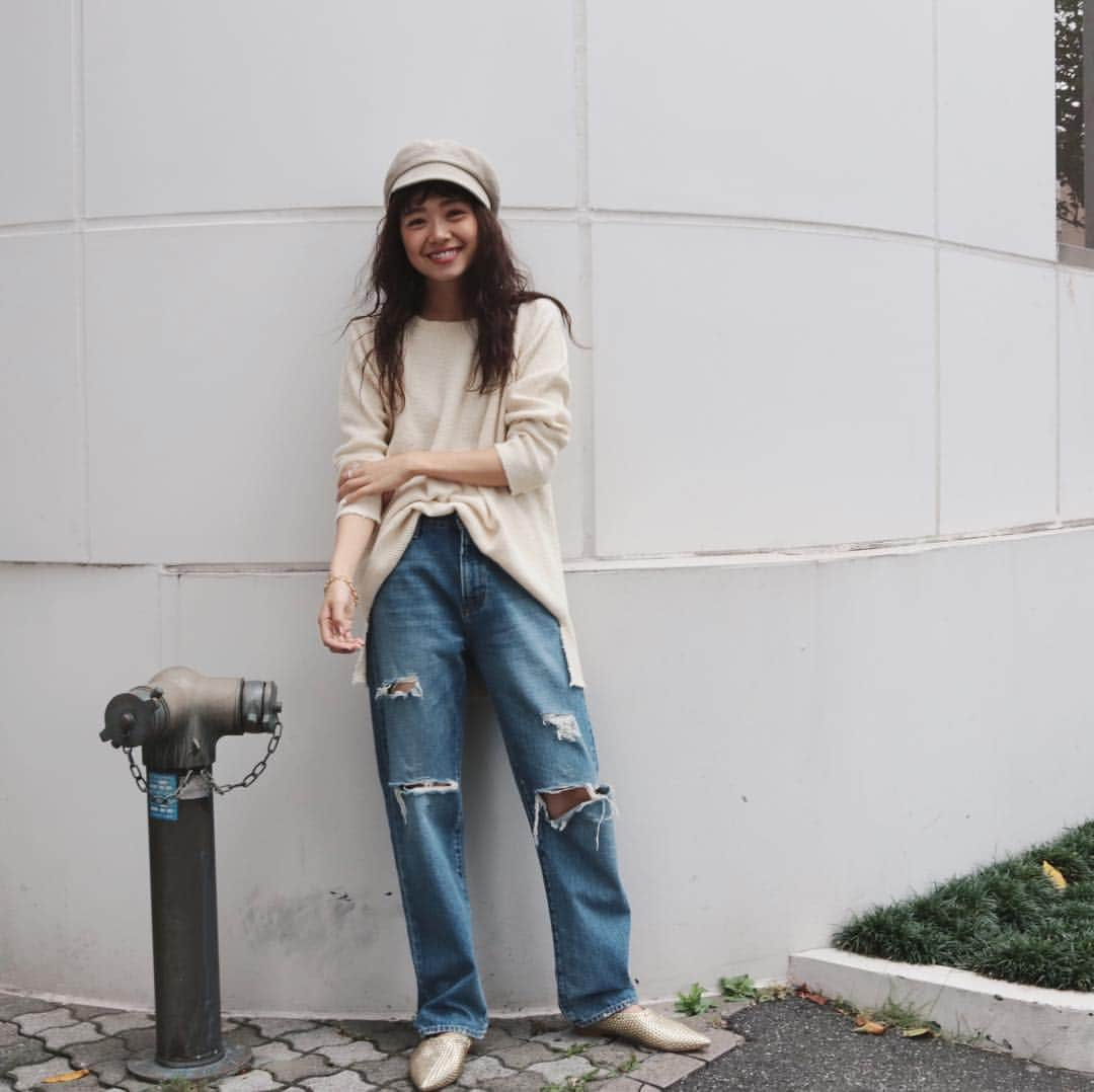 Ungrid staff snapさんのインスタグラム写真 - (Ungrid staff snapInstagram)「. "blogger @ungrid_yurie 164cm" . #ワッフルスリットロングスリーブTee ¥6,372(tax in)オフホワイト：on sale . #クラッシュストレートデニム ¥17,280(tax in)24インチ：2/23(fri)on sale . @ungrid_staffsnap #TOPページURLよりチェック✔︎ . #Ungrid #Ungrid_staffsnap #Ungriddenim #denim  #コーデ #スウェット #カジュアル #ファッション #ワッフルロンT」2月22日 19時11分 - ungrid_staffsnap