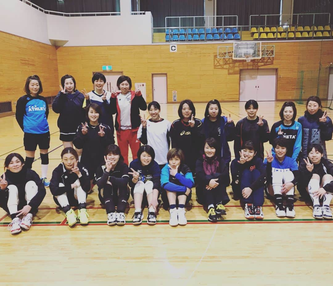 佐野優子さんのインスタグラム写真 - (佐野優子Instagram)「. 同世代のママさん達と 今年初バレー🏐 . 随分と前から企画してくれてたみたいで、参加賞まで貰っちゃった🎁✨ . . @canono.11 かのちゃんありがと😘 #ママさんバレーボール in京都 #バレーボールを楽しむ会 #7セットもしたね🏐 #明日起きれるか心配」2月22日 20時08分 - yuko12345