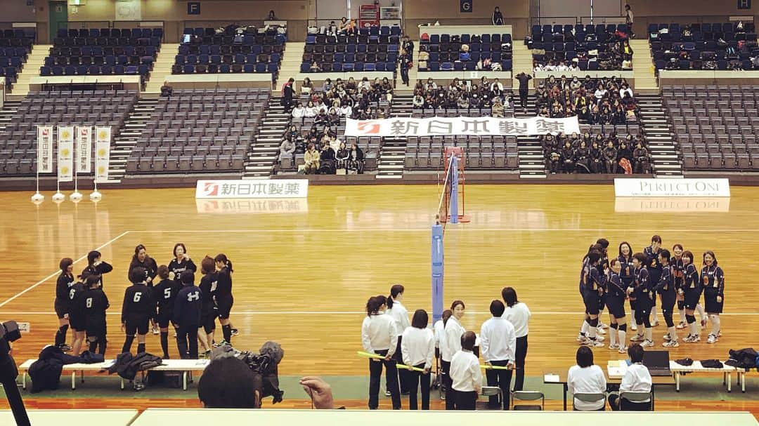 佐野優子さんのインスタグラム写真 - (佐野優子Instagram)「. 今日はママさんバレー大会🏐 . 優勝したら化粧品が貰える🎁今回で37回目の大会‼︎ . . . 昨日の体験を生かせた気がする🤔 . . #パーフェクトワン・スプリングカップ2018 #サンテレビ #木内亮アナウンサー  #グリーンアリーナ神戸 #バレーボール🏐」2月23日 16時41分 - yuko12345