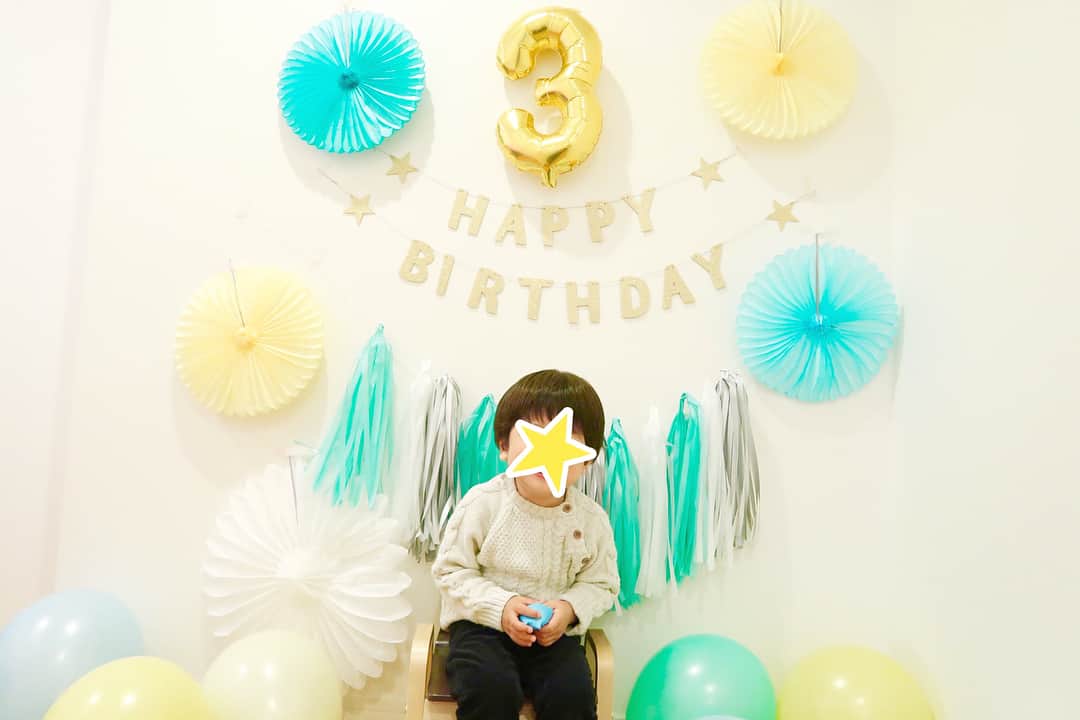 平有紀子さんのインスタグラム写真 - (平有紀子Instagram)「2月22日息子が3歳の誕生日を迎えました🎂 . 生まれてきてくれてありがとう❤️ . 何よりも大切な愛しい愛しいたからもの💛💚 . . #3歳の誕生日 #3歳誕生日 #誕生日 #お誕生日 #3歳男の子 #happybirthday #birthday #birthdayparty #happyanniversary」2月23日 10時33分 - yukikotaira