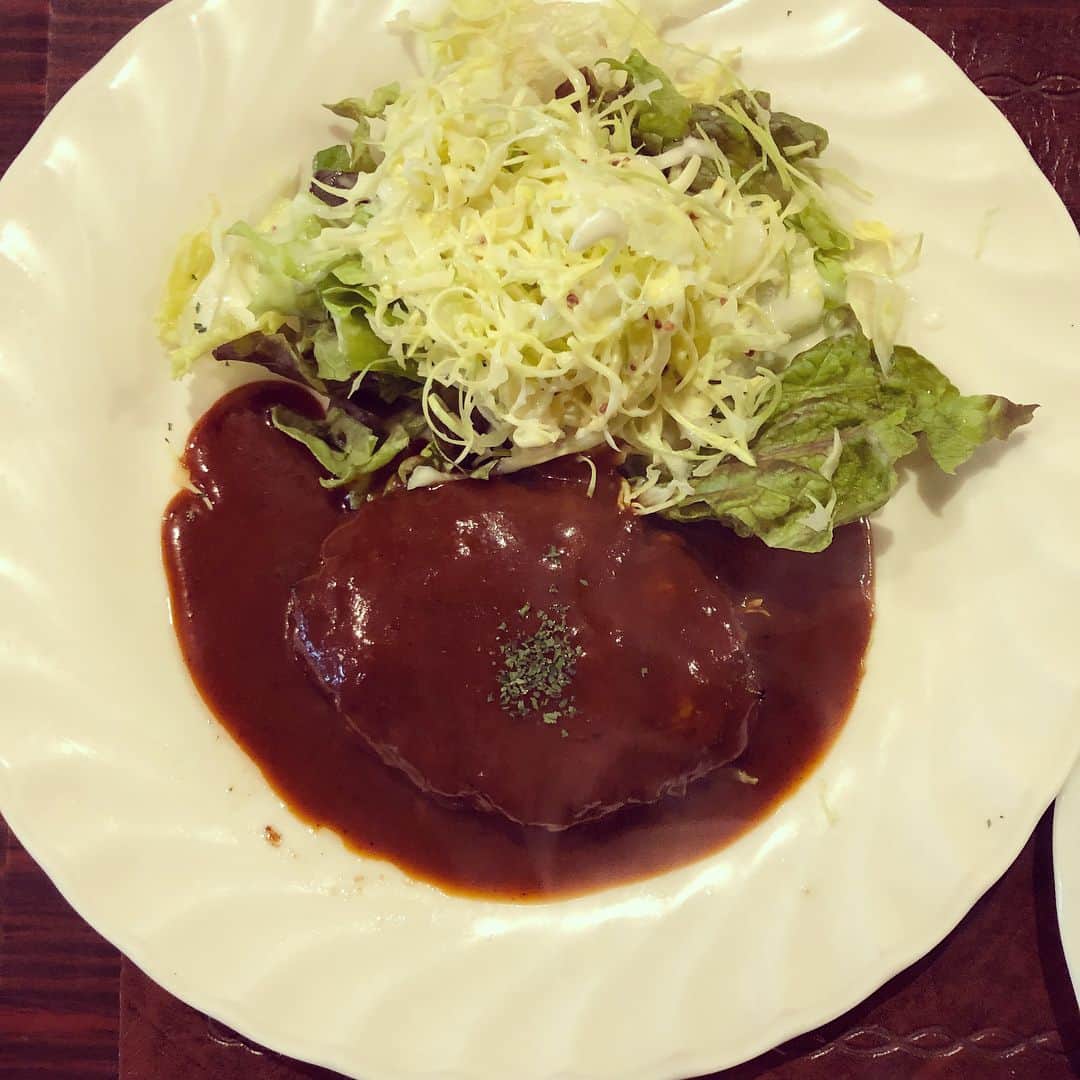 向山毅のインスタグラム：「行きたかった店。 食べたかったハンバーグ。 #collars_osaka #大阪定期 #毎回ご飯が楽しみだ #次は何食べようかな #おススメ教えてください」