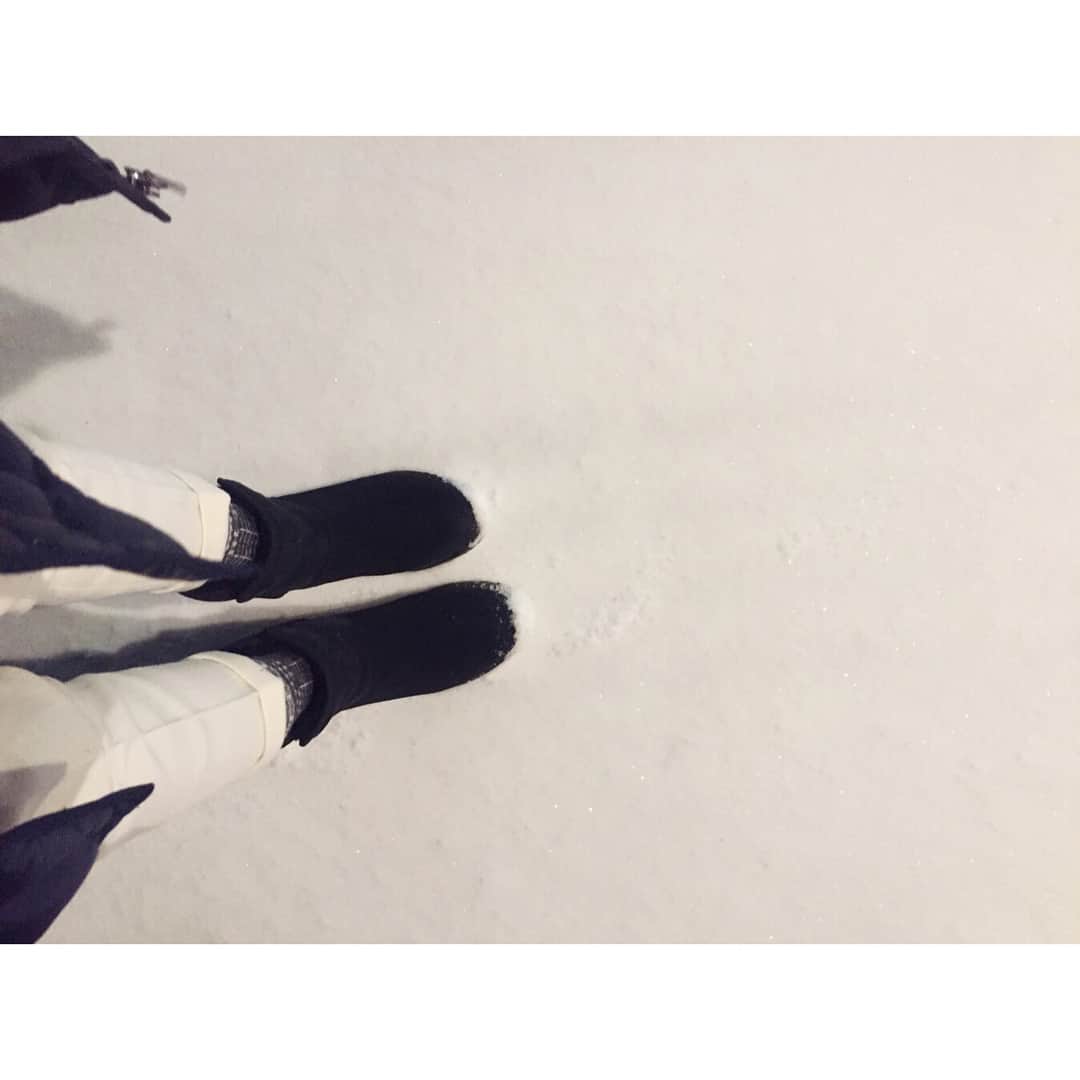 宮司愛海さんのインスタグラム写真 - (宮司愛海Instagram)「今朝の平昌は雪でした。ここ最近は比較的暖かい日が続いていましたが、この2日間くらいはぐっと寒くなっています。めざまし中継のためまだ真っ暗ななかの出勤です。 ちなみに、スピードスケートやフィギュアスケートが行われる江陵とは10度くらいの気温差があって、江陵に行くたびあたたかさに驚きます。笑  そして昨夜はバスケットボール日本代表対チャイニーズ・タイペイ戦が行われましたが、悔しい結果になってしまいました...。日曜日にはアウェーでのフィリピン戦。今度こそ...！ #平昌オリンピック #pyeongchang2018 #akatsukifive」2月23日 12時37分 - manami_miyaji
