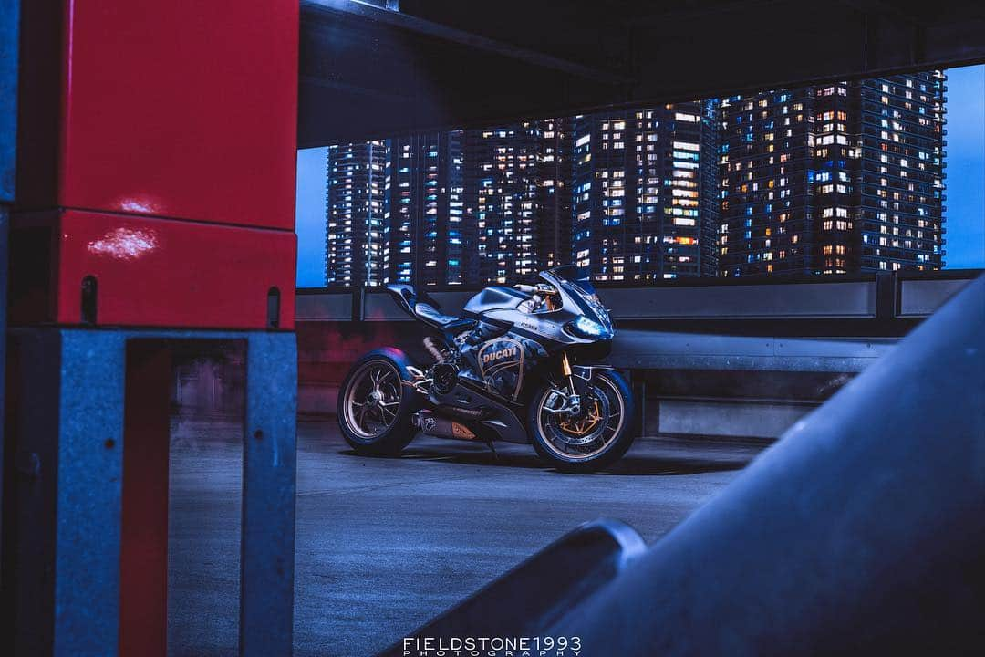 Fieldstone1993さんのインスタグラム写真 - (Fieldstone1993Instagram)「Ducati 1199 panigales  @a_b_413  @ducatimotor  @ducati.gram  @ducatiiofficial  @ducatinsta  @ducatiusa  @panigalekings  #ducati #panigale #panigalekings  #panigale_fever  #ducatipanigale  @sonyalpha  #sonyalpha #自動車写真家」2月24日 1時14分 - fieldstone1993