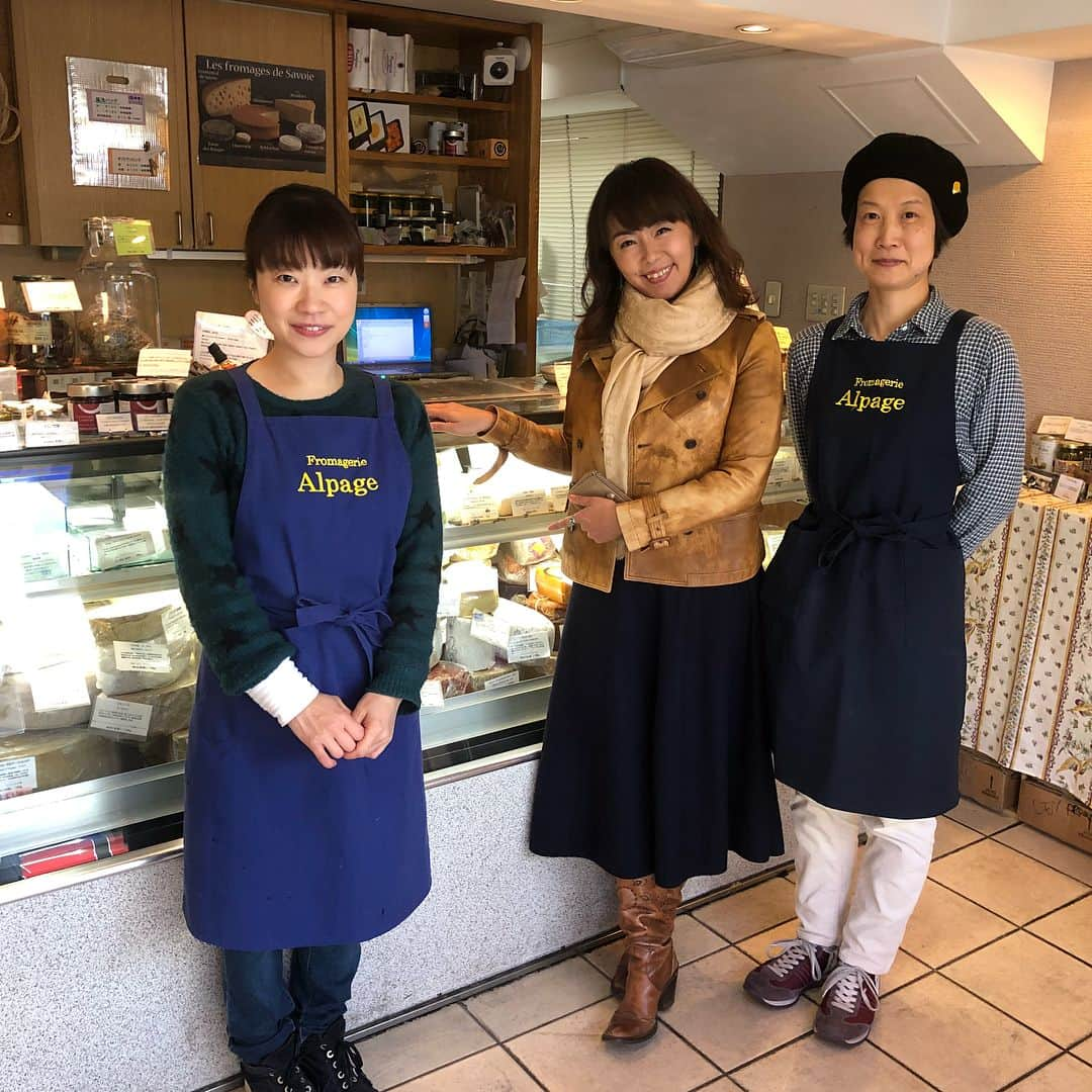 田中律子さんのインスタグラム写真 - (田中律子Instagram)「神楽坂にあるチーズ専門店🧀 Alpage🍷チーズとワイン大好きな私にはたまらないお店です😍 お店に行くと、自分好みのチーズに出会えますよ😋私の大好きなチーズも聞いたら教えてくれると思います🧀  #fromageriealpage  #チーズ専門店  #チーズ好きにはたまらない  #何買うか悩みまくり」2月23日 17時09分 - ri2kotanaka