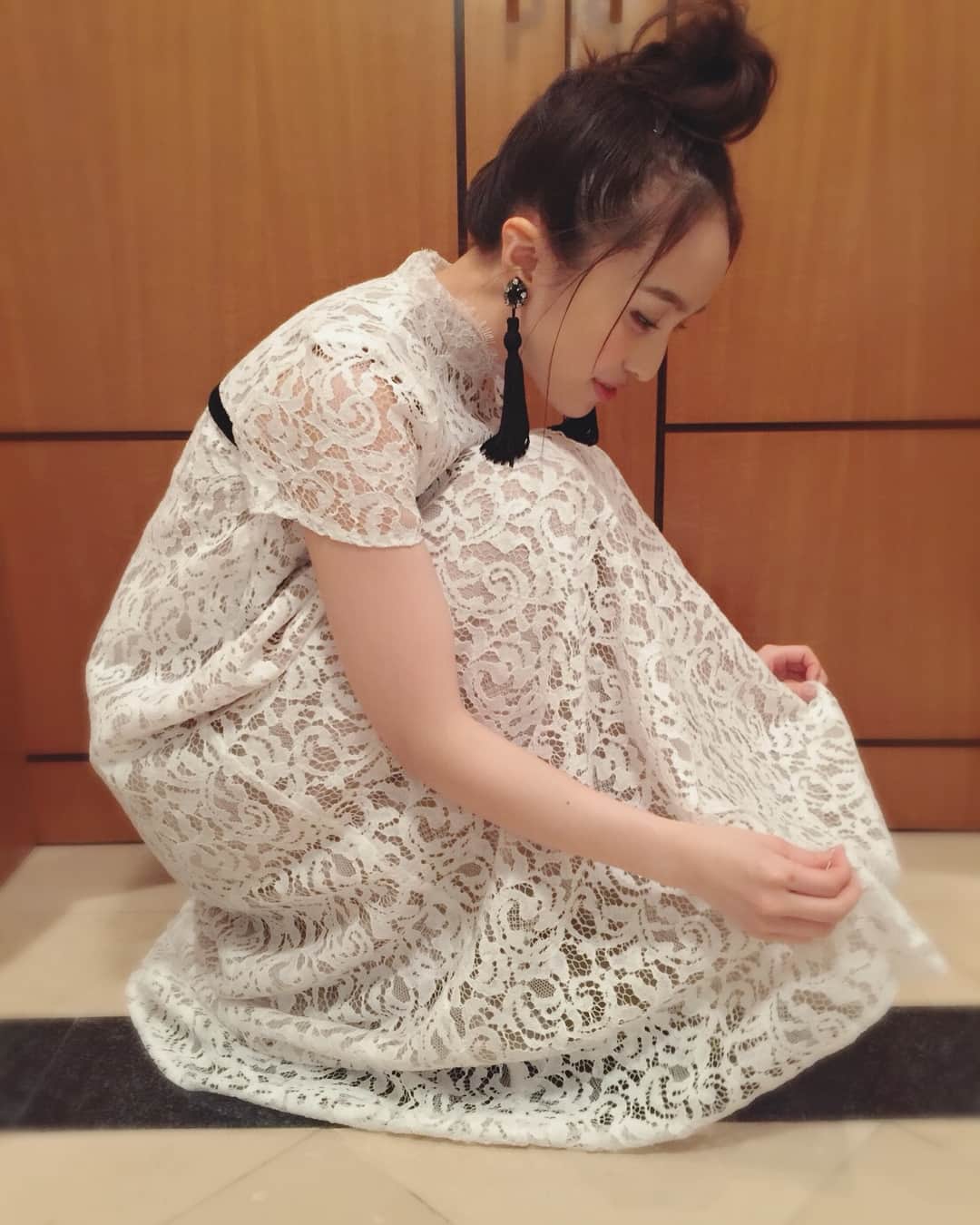 百田夏菜子さんのインスタグラム写真 - (百田夏菜子Instagram)「素敵な衣装に素敵なメイクは 表に立つ背中をいつも押してくれます。 たくさんの勇気をありがとうです。  #ファッション #メイク #ドレスアップ」2月23日 20時10分 - kanakomomota_official
