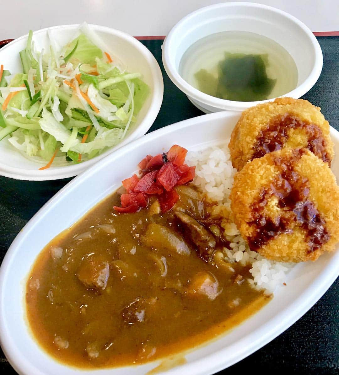 日本テレビ「卒業バカメンタリー」さんのインスタグラム写真 - (日本テレビ「卒業バカメンタリー」Instagram)「夜分にすみません。バカメン飯テロです。 第６話のバレンタインデーの撮影時のお昼に食べたカレーです。 チョコとカレー、ってやっぱり親和性高いです。 #バカメン飯テロ #バカメンたちのバレンタインデー #バカメン #卒業バカメンタリー」2月24日 0時01分 - bakamen_ntv