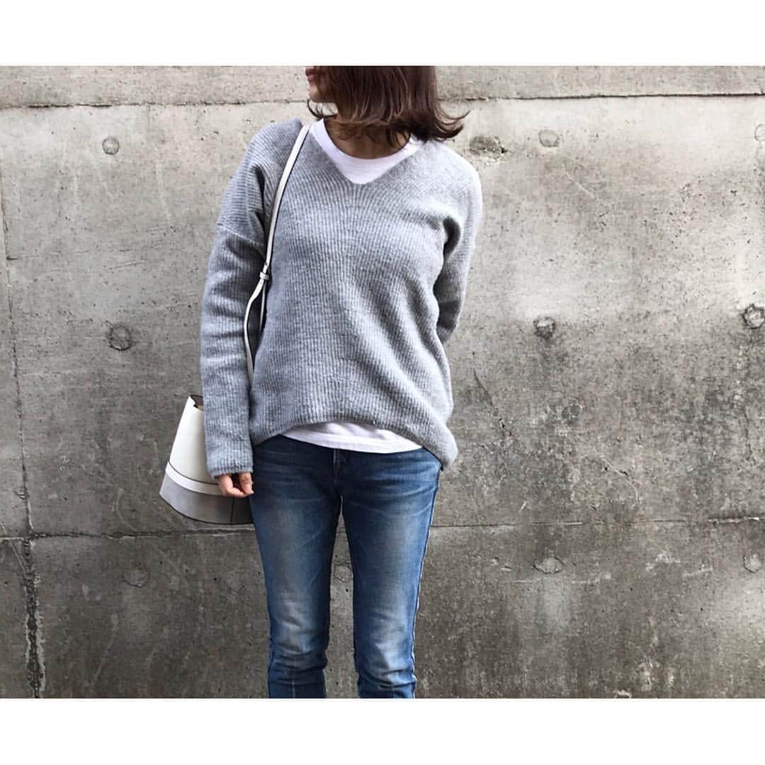 eve_mi_nさんのインスタグラム写真 - (eve_mi_nInstagram)「+ Tシャツとニットの重ね着 一番下にはまだヒートテック そしてコートもまだ必要でした。 春が待ち遠しい…」2月24日 20時14分 - eve_mi_n