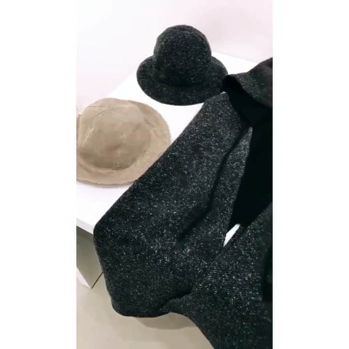 のインスタグラム：「Thank you all for stopping by @manieraofficial 18 AW Collection Exhibition🎩 楽しい時間をありがとう🤣 #maniera #hat #headwear #menstyle #menfashion #fun #friday」