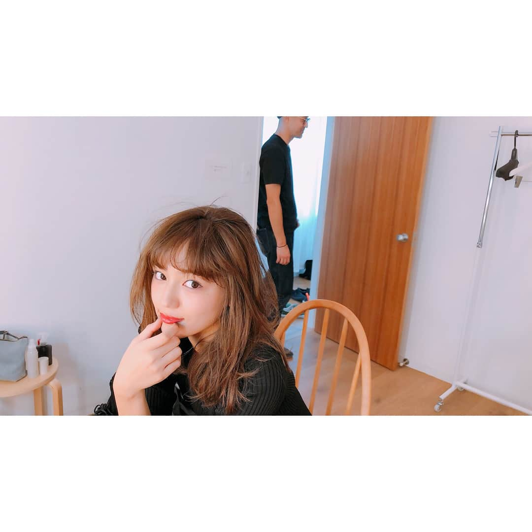 川口春奈さんのインスタグラム写真 - (川口春奈Instagram)「今日も可愛くしてくれてありがとう、女子を可愛くする天才です☺︎はーちゃんをいつも作ってくれてます！チラリズムあつしさん。」2月24日 13時11分 - haruna_kawaguchi_official