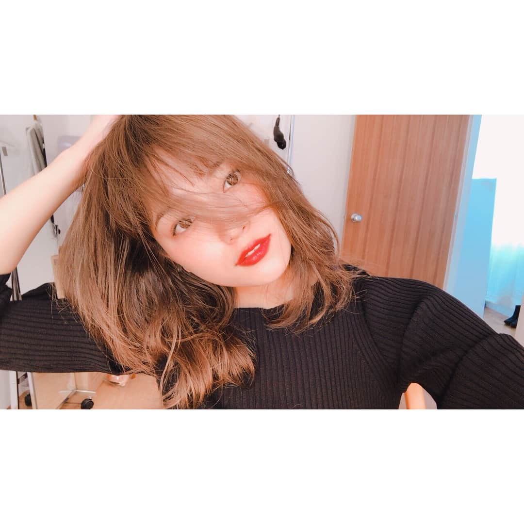 川口春奈さんのインスタグラム写真 - (川口春奈Instagram)「今日も可愛くしてくれてありがとう、女子を可愛くする天才です☺︎はーちゃんをいつも作ってくれてます！チラリズムあつしさん。」2月24日 13時11分 - haruna_kawaguchi_official