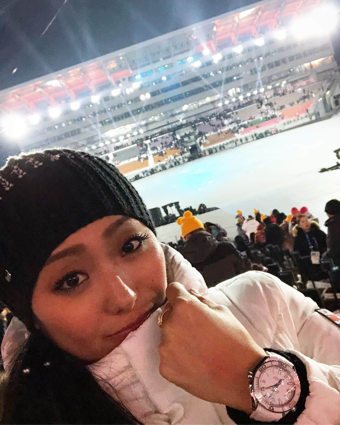 安藤美姫さんのインスタグラム写真 - (安藤美姫Instagram)「Tomorrow will be the last day of PyeongChang2018 Olympic. Supported with @omega!!! 平昌オリンピックもいよいよ明日で終わりですね。 本当に沢山のドラマ、感動がつまった2週間。オリンピック @gorin オフィシャルタイムキーパーのオメガ @omega が平昌大会でも選手の頑張りをサポートしています。時間厳守のアスリートの強い味方になっていた事間違いなし！ 冬のスポーツや景色にぴったりなデザインもオシャレで素敵です！！！ #RecordingDreams #OMEGAOfficialTimekeeper #PyeongChang2018」2月24日 15時20分 - miki_m_ando0403