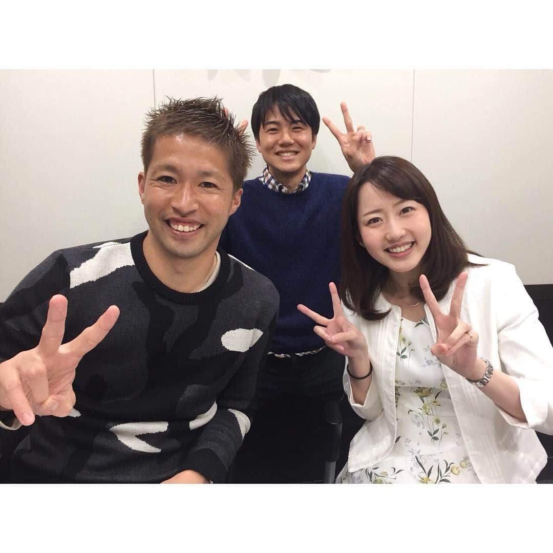 河村綾奈のインスタグラム：「サンフレッチェ開幕戦勝利！おめでとうございます⚽️✨ ティーラシン選手、さすがはタイの英雄です！すごい！めでタイ！ϵ( 'Θ' )϶🇹🇭 #森崎浩司 アンバサダーと伊東アナと以前撮った写真をあげさせていただきます🐻 ワクワクする日々が、また始まったーー！ #サンフレッチェ広島 #開幕戦 #ICHIGAN . でも、千葉選手が心配です。どうか大きな怪我ではありませんように。」