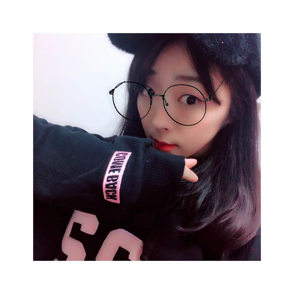 西本歩未のインスタグラム：「今年も#22market 行ってきました🐈  #comeback  #ラフォーレ原宿 #h22  #pink #black」