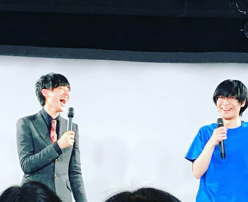 櫻井健一朗さんのインスタグラム写真 - (櫻井健一朗Instagram)「大宮ラクーンよしもと劇場さんで我々にとって初の単独ライブ1日4公演させていただきました☺️ 大丈夫か？と思ったけどただただ楽しくて、あっという間に終わってしまったという感じです☺️ １公演目にゲストで出てくださいましたチーモンチョーチュウさん。まさかの三文字ゲームでいっしょに漫才できると思ってませんでしたので感激でした🤩 ２公演目にゲストで出てくれたポラロイドマガジン。養成所のクラスが一緒で、baseよしもとの同じオーディションで受かって同じバトルで勝ち上がって、ずっといっしょにやってた３人組なんですが今は事務所もトリオ名（忘れた）（ライブ中ももう途中であきらめてポラロイドマガジンって言ってた）も変わって、拠点も東京に移って、頑張ってるところを声かけさせてもらいました。ありがとうな！ なにより４公演通し券で満席のお客様、ほんと嬉しかったです！長時間ありがとうございました😊！！またやらせてもらえたときはぜひ！！ #埼玉 #大宮ラクーンよしもと劇場  #GIONデー #祇園 #チーモンチョーチュウ さん #ポラロイドマガジン #ニュークレープ ？ #チーモンさんは第一希望 #ポラロイドマガジンは #チョコプラシソンヌパンサーニューヨークしずるジャルジャル #敬称略 #スケジュールNGのため #どうしようかとなってるときに #一撃で #いけた #最後の2枚は #baseの頃を再現 #大人になったねぇ #というか老けて太ってわやくそ」2月24日 21時37分 - sakurai_k