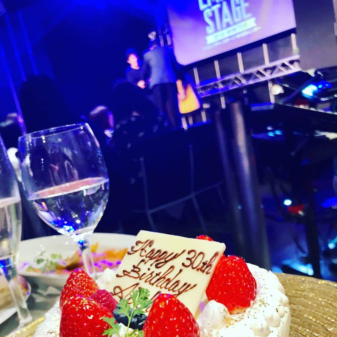 神田うのさんのインスタグラム写真 - (神田うのInstagram)「亜衣ちゃん💕30歳のお誕生日おめでとう🎂🎁🎉 #theemptystage #theemptystage2018winter #即興 #即興ステージ #即興演奏 #お笑い #お笑いステージ #観ながら #お誕生日 の#お祝い #一石二鳥 #happybirthday #happy30th #薙野亜衣 ちゃん#お誕生日おめでとう #素敵な #30代 を#過ごしてね 💕#おめでとう #benoa #ginza #神田うの #unokanda #ritsukoshirahama #escada」2月24日 22時39分 - unokandaofficial