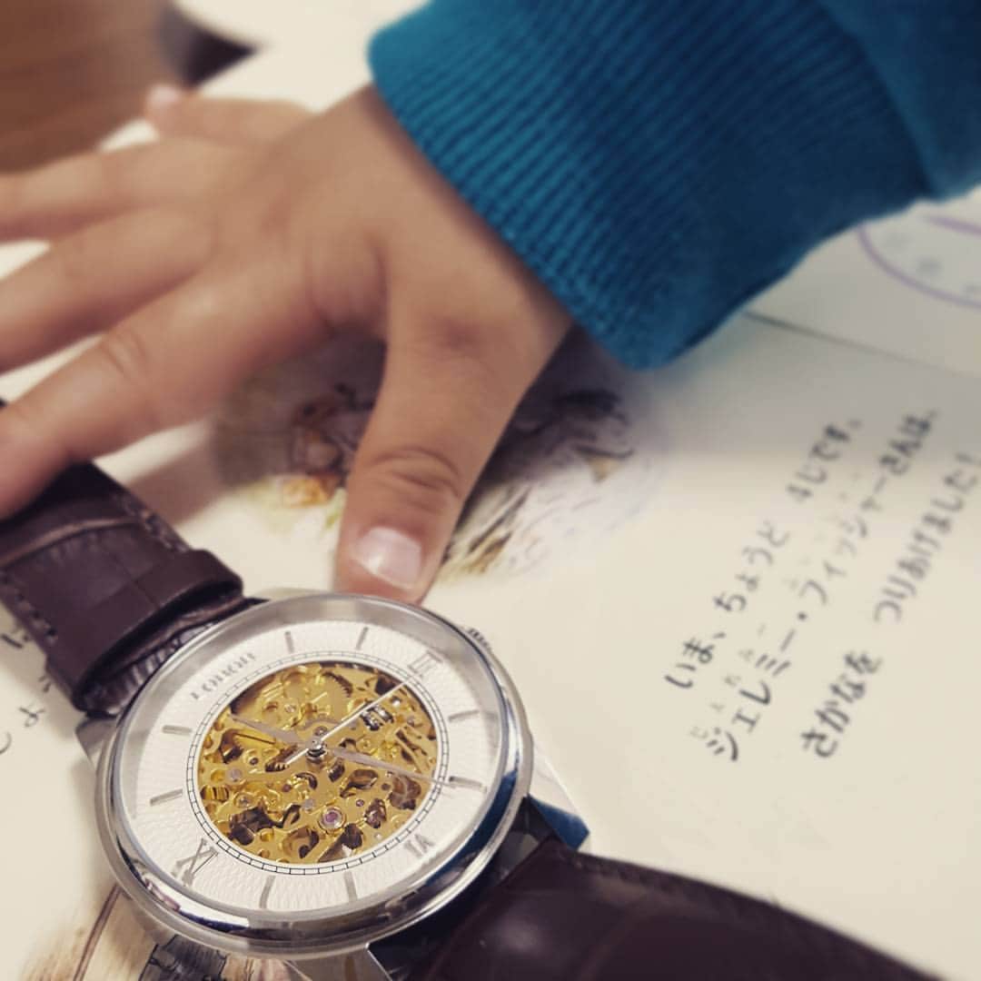 sr_ummのインスタグラム：「http://lobor.jp/  lobor様より素敵な時計のモニターを仰せつかったので、ご紹介させて下さい。  出産前で腕がむくんでいますので、 着用写真がなくてごめんなさい。  スケルトンなフェイスがとてもオシャレです。 メンズライクですが、 夫からも息子からも大絶賛でした。  これもビフのおかげで頂いたご縁ですよ。 まことにありがたや。  10%OFFクーポン　sr_umm 宜しければお使い下さい。 新生活のプレゼントに、是非。  #lobor#ロバー#腕時計#時計#手元倶楽部」