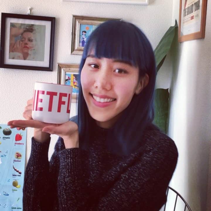 草野美木のインスタグラム：「My sister! 久しぶりにえみちゃん @emiksn に会ったぞ、Netflix mugほしい…」