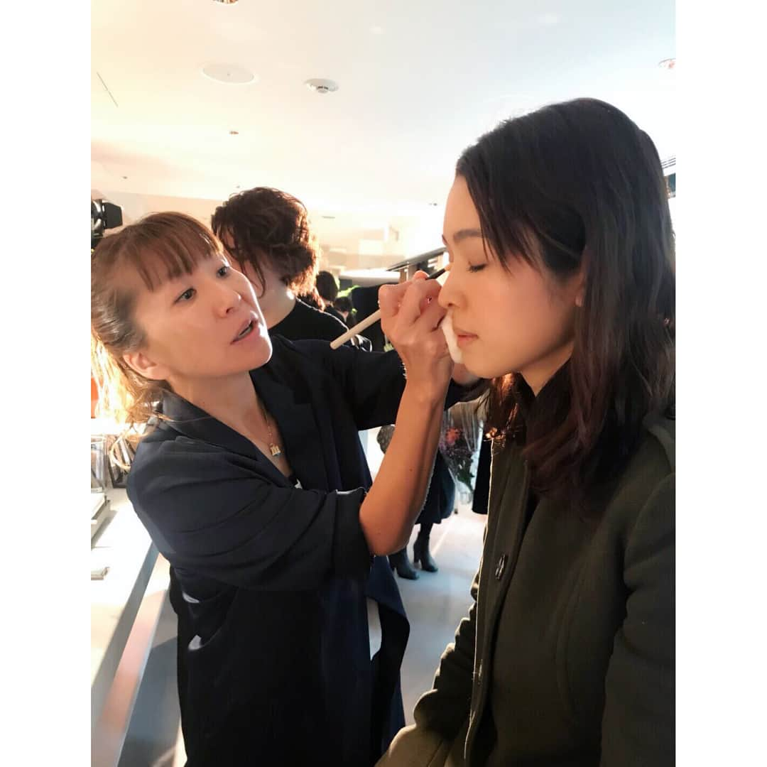 藤澤恵麻さんのインスタグラム写真 - (藤澤恵麻Instagram)「いつもお世話になっているヘアメイクの菊地美香子さんがクリエイティブアドバイザーを務められているコスメブランド「Celvoke（セルヴォーク）」の新作発表会に伺いました。 summer collection は、大人っぽいシックな色合いが素敵。 菊地さんに最新のコスメで旬顔にメイクアップしていただきました！ インナービューティに良いスイーツもいただき、身体の内からも外からも綺麗になれる、そんな素敵な発表会でした。  #恵麻 #ema #Celvoke #セルヴォーク #菊地美香子 #最新 #コスメ #ブランド #summer collection #インナービューティ #発表会」2月25日 0時40分 - ema_fujisawa_official