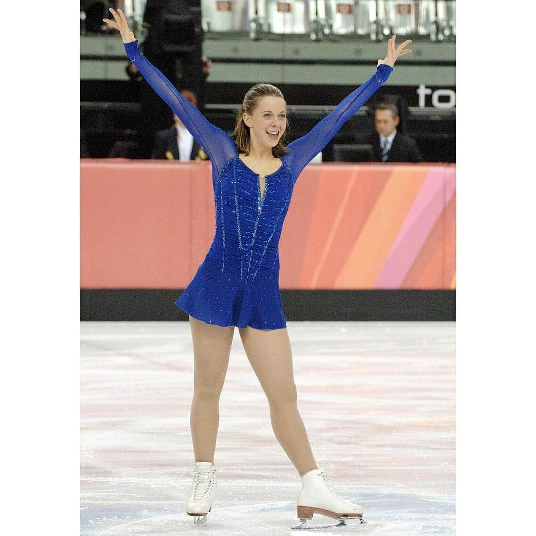 エミリー・ヒューズさんのインスタグラム写真 - (エミリー・ヒューズInstagram)「Still can’t believe it was 12 years ago yesterday that I competed in the Olympics!! I learned so much from skating that I’ve taken off the ice and have made some lifelong friends. I hope every athlete is enjoying their once in a lifetime Olympic experience! #olympics #torino #figureskating」2月25日 2時07分 - emilyhughes26