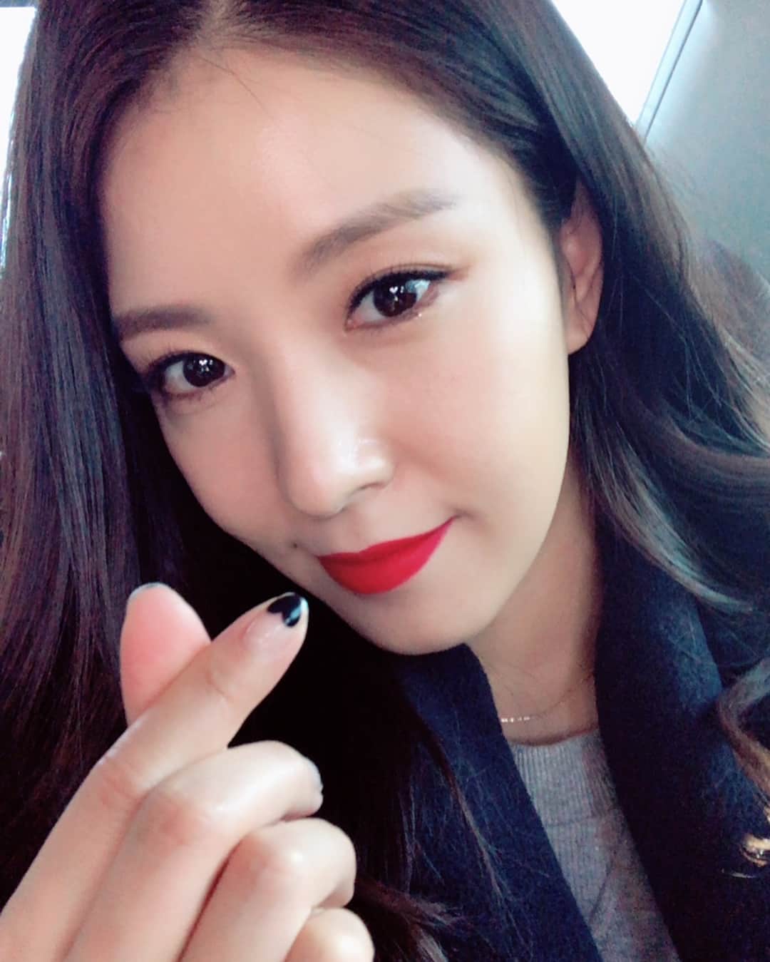 BoAのインスタグラム：「고마웠어요~~😘 #원샷투샷 빠잉~ 🖐」