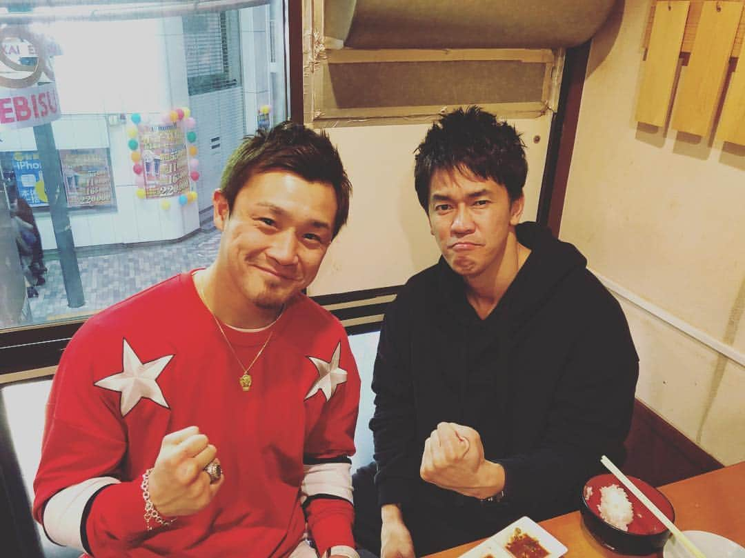 武井壮さんのインスタグラム写真 - (武井壮Instagram)「K-1タイトルマッチを来月に控えた大和哲也選手と。。 身体のこと、技術のこと深く追求している真っ直ぐな男。。タイトル取って名前を轟かせて欲しいなあ。。 #K-1 #大和哲也」2月25日 7時17分 - sosotakei