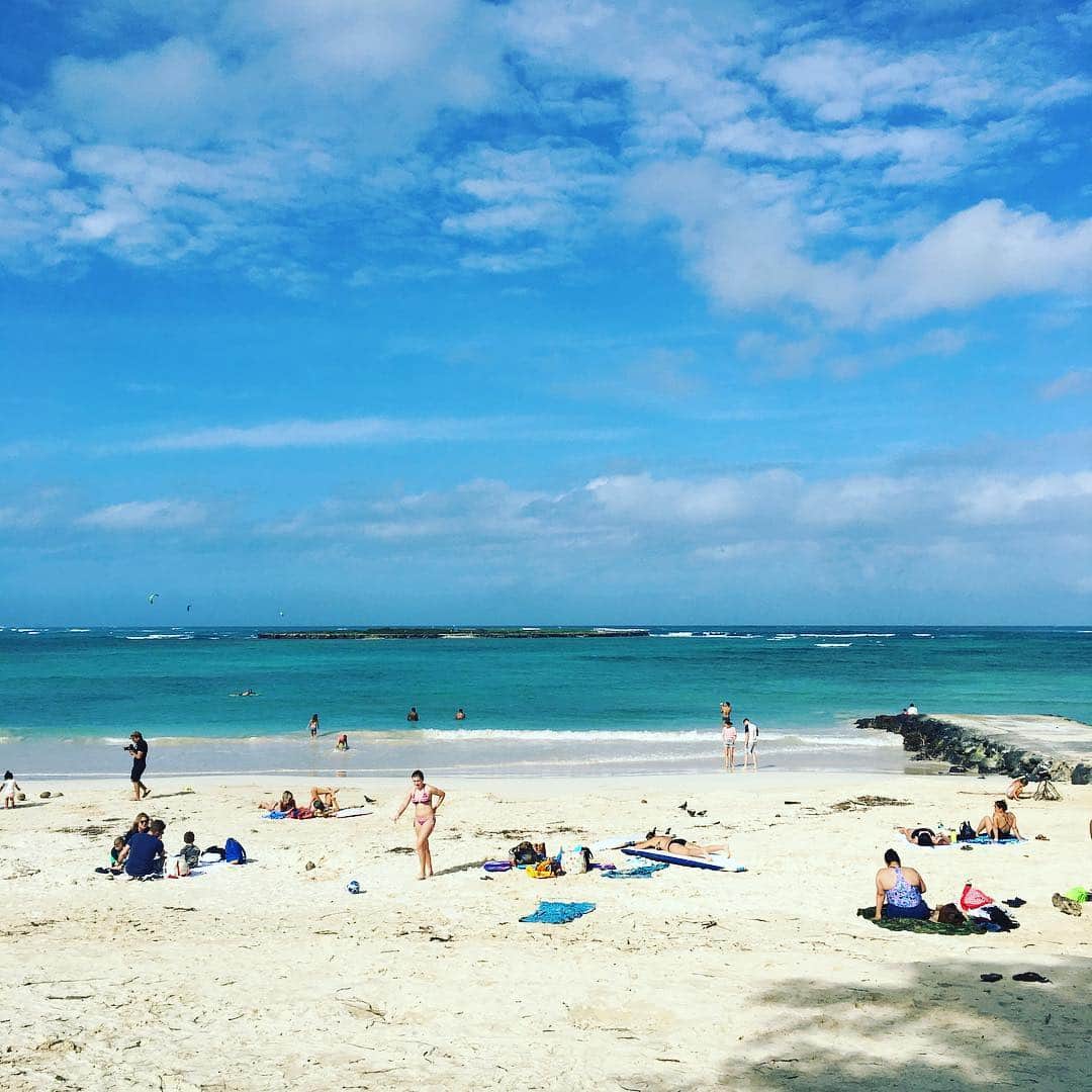 宮崎宣子さんのインスタグラム写真 - (宮崎宣子Instagram)「カイルアビーチ🏖 泳いでるー🏝  #カイルアビーチ #kailua #kailuabeach #hawaii #hawaiibeach #海 #旅行 #宮﨑宣子」2月25日 12時07分 - miyazaki_nobuko
