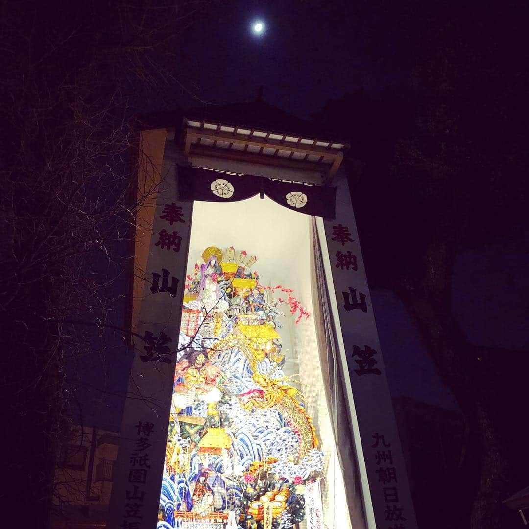 蒼山幸子さんのインスタグラム写真 - (蒼山幸子Instagram)「福岡はすてきな月の夜。🌕 考えてみたら 水中都市という曲は 去年福岡に来たときに ETERNALBEATツアーの 真っ最中に 出来た曲でした。 フレッシュな音楽を みんなにすぐ 届けられていることは ほんとにありがたいことだな。 今日も良い夜を ありがとうね。💐 #ねごと #soak」2月25日 23時29分 - sachiko_aoyama