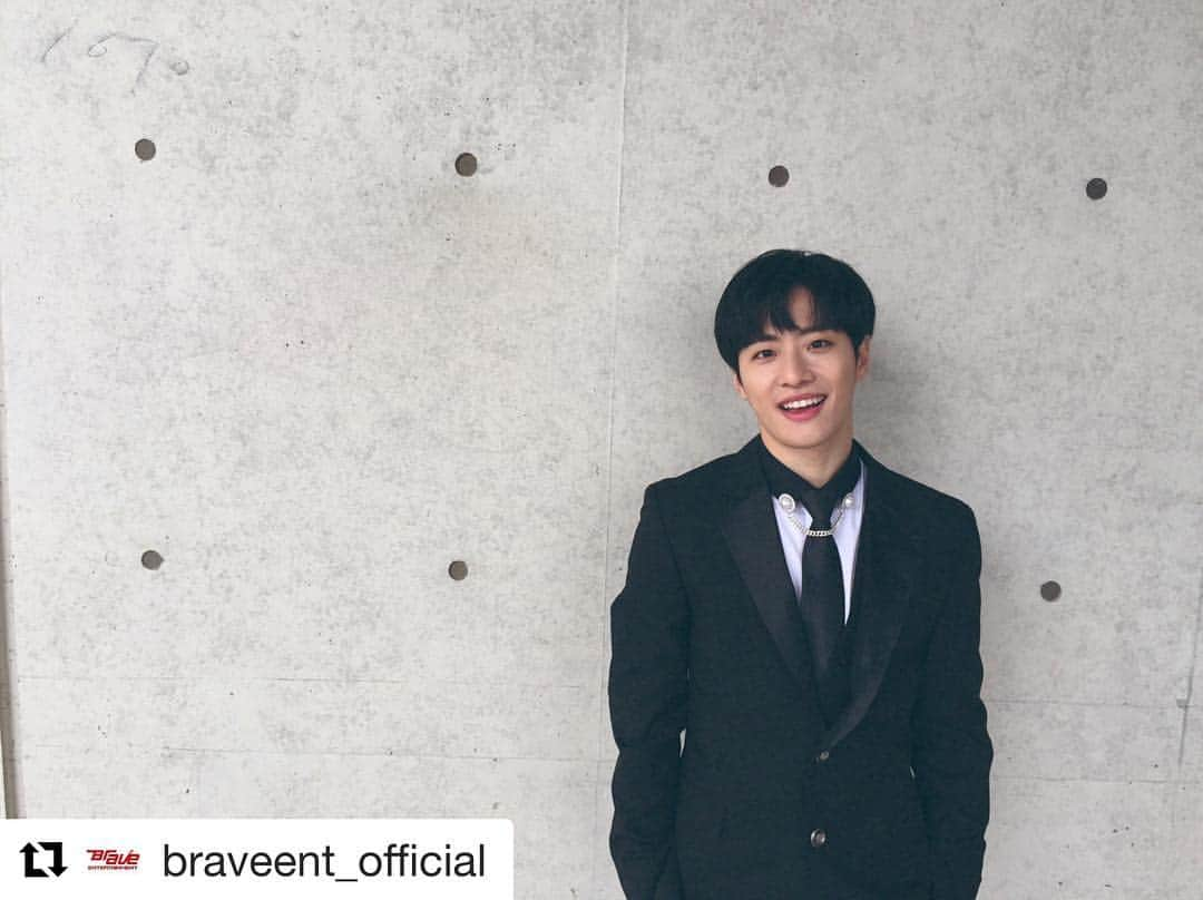 BIGSTARさんのインスタグラム写真 - (BIGSTARInstagram)「#Repost @braveent_official with @get_repost ・・・ #180226 HAPPY BIRTHDAY FEELDOG❤️ #빅스타 #필독 의 생일을 진심으로 축하합니다🎉 오늘 그 누구보다 행복한 하루를 보내길 바라며 앞으로 빅스타와 유앤비(UNB)의 리더로 멋진 모습 많이 보여주시길 바랍니다😊 #BIGSTAR #FEELDOG #HAPPYFEELDOGDAY」2月26日 0時02分 - bravebigstar