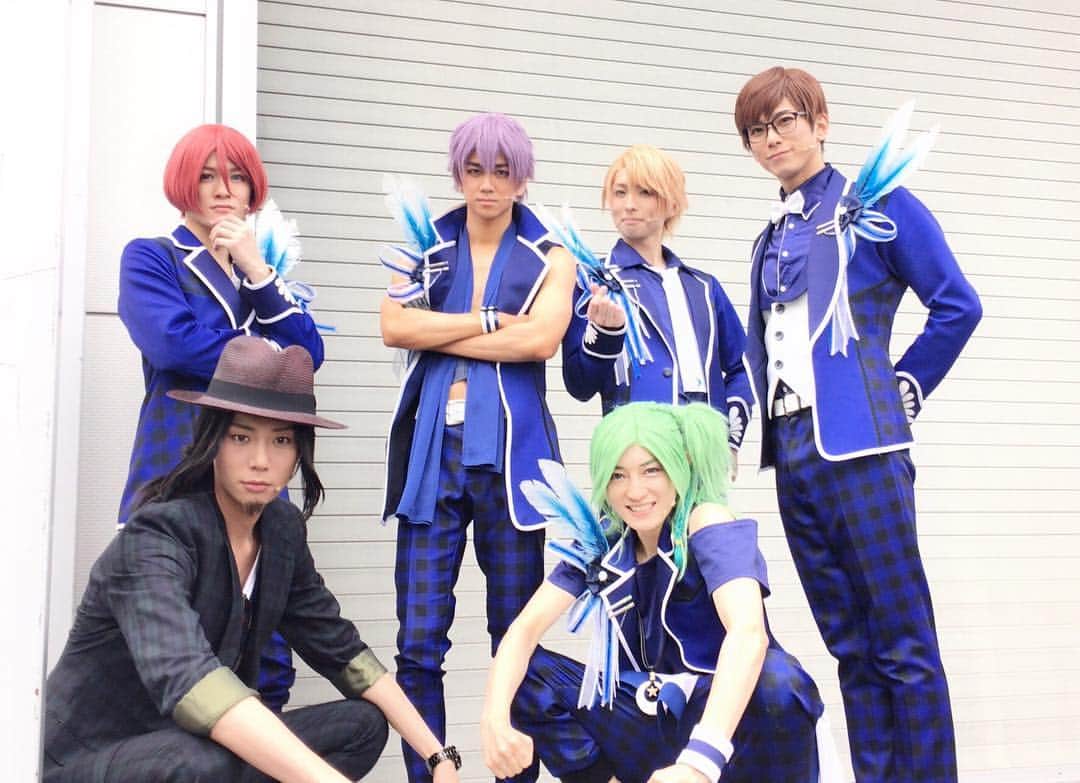 五十嵐麻朝のインスタグラム：「B-PROJECT on STAGE 「OVER the WAVE」REMiX 東京公演前楽！ ・ ・ MooNsと大黒修二！ 前楽が終わりました。 いよいよ、千秋楽です！ 盛り上げていこーっ^ ^ ストーリーにも載せたけど、さっき、カップラーメンにコーヒー入れちまった。。。 ・ ・ #五十嵐麻朝 #ポンコツ #bproject  #bプロ  #オバウェ #MooNs #ムーンズ」