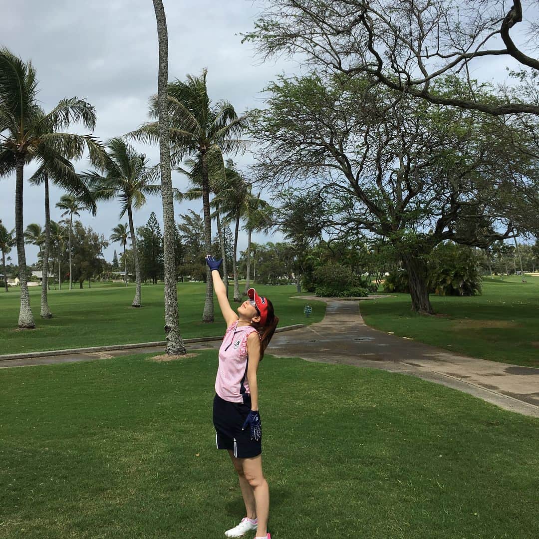 宮崎宣子さんのインスタグラム写真 - (宮崎宣子Instagram)「ゴルフ場に着くなり、大雨… ハーフでやめようかと思っていたら、、、 #hawaiigolf #hawaii #golfstagram #golflife #golfwear #archivio #ゴルフ女子 #ゴルフ好き #ゴルフ場の天気 #ハワイの天気 #すぐ変わる #前半大雨 #後半晴天 #宮﨑宣子」2月25日 16時46分 - miyazaki_nobuko
