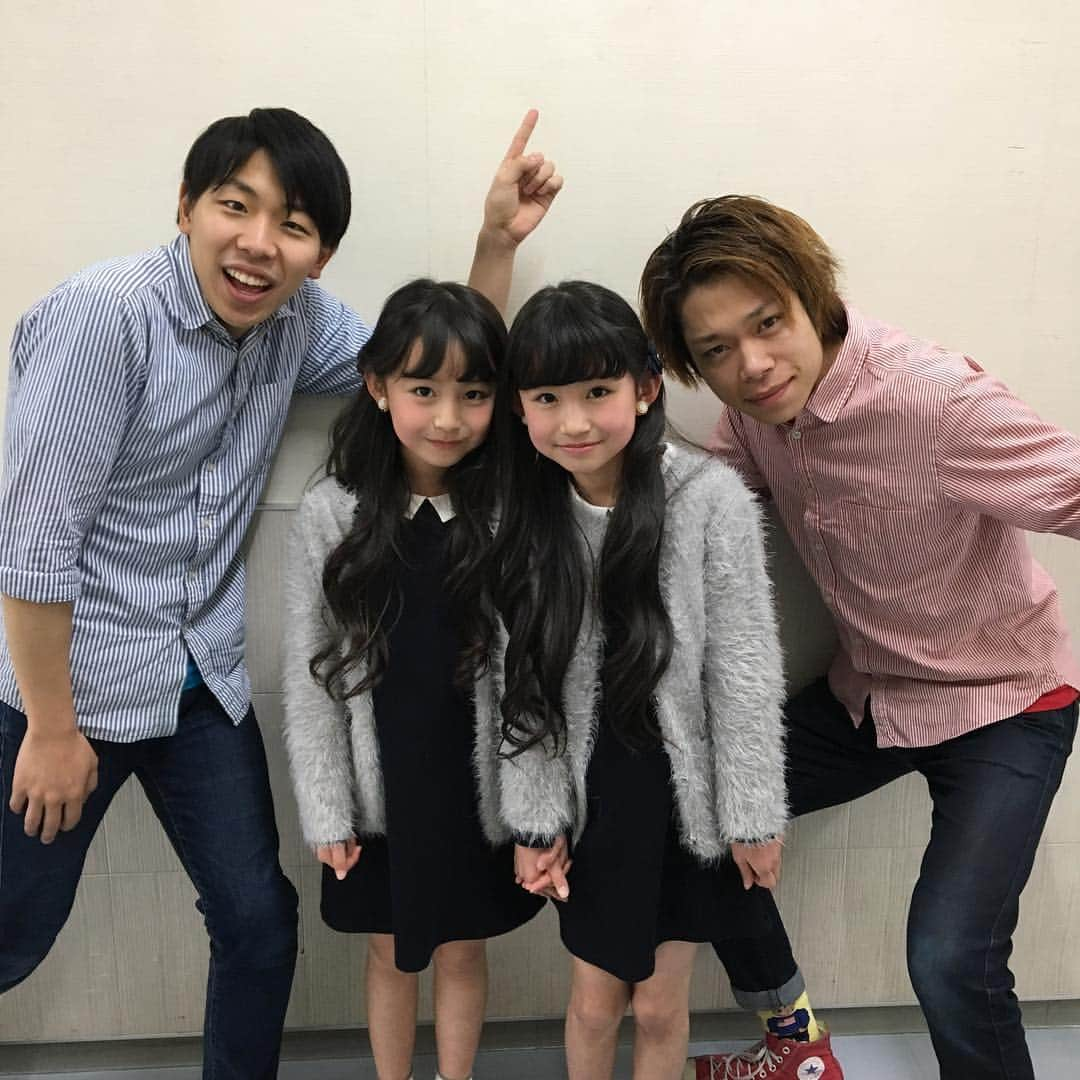 ゆめ & じゅなさんのインスタグラム写真 - (ゆめ & じゅなInstagram)「ハッピーママフェスタ♡ とっても楽しかったです♡ フースーヤさんすごく優しくて素敵な方でした(❁´ω`❁) #ハッピーママフェスタ  #ハピママ  #ナゴヤドーム  #happymamafesta  #キッズ時計 #kidstokei  #姉妹 #姉妹コーデ #姉妹お揃い  #姉妹仲良し #コーデ #おそろコーデ  #お揃い #2歳差姉妹 #sister  #ワンピース #zara #zarakids  #ザラ #ザラコーデ  #フースーヤ  #谷口理 さん #田中ショータイム さん #オーマイゴットファーザー降臨  #素敵な人 #優しい  #ファンになりました  #ありがとうございました」2月25日 19時17分 - yumejuna