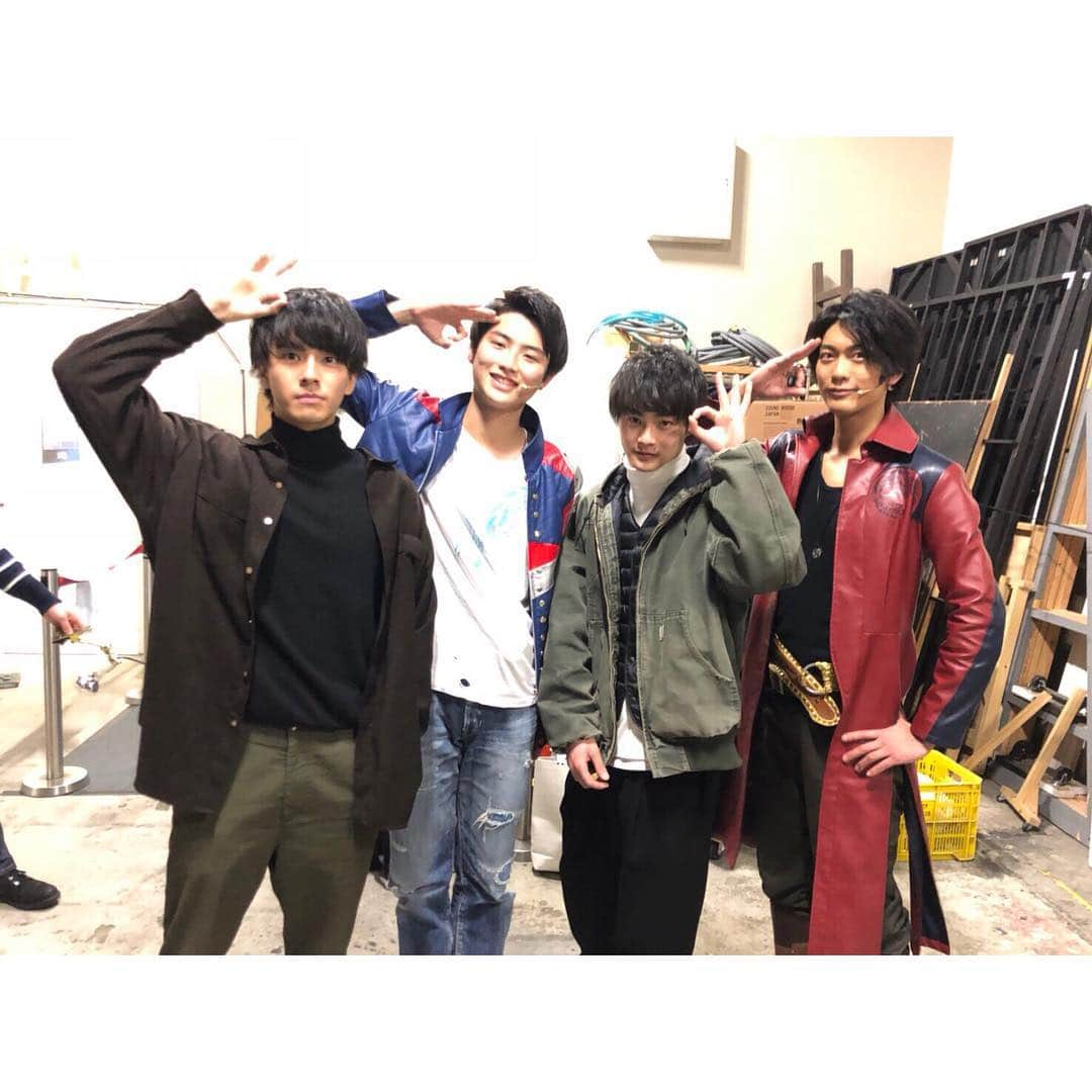 南圭介さんのインスタグラム写真 - (南圭介Instagram)「「赤」の集い。 世代を越えたオッキュー👌  #動物戦隊ジュウオウジャー  #宇宙戦隊キュウレンジャー  #警察戦隊パトレンジャー  #キュウレンジャー  #kyuranger  #UchuSentaiKyuranger  #HououSoldier  #鳳ツルギ  #supersentai #スーパー戦隊 #赤の集い  #シシレッド #岐洲匠  #ジュウオウイーグル #中尾暢樹  #パトレン1号 #結木滉星  #ホウオウソルジャー #南圭介  #意外と名前にレッドつくのシシレッドだけ #伝説がはじまる #legend #刮目せよ #lookatme  #魂のオッキュー  #Gロッソ  #見に来てくれてありがとう #そして皆さん応援ありがとう #また来週お会いしましょう」2月25日 22時04分 - keisuke_minami73