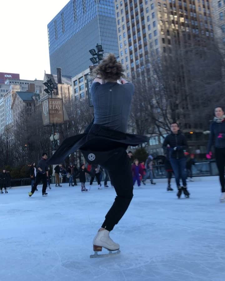 アグネス・ザワツキーのインスタグラム：「Woo 💃🏼」