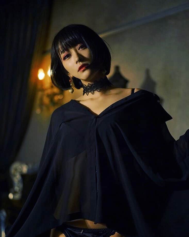 西野翔のインスタグラム：「📷soramimi  #portrait #gothic #moodygrams #artstagram  #instagood #instalike #instagramjapan #japan #japanesegirl #model #西野翔  #nishinoshow」