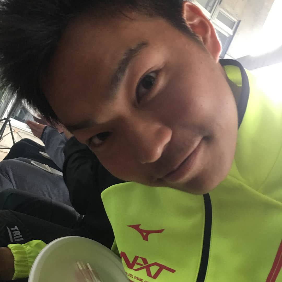 のインスタグラム：「ゴリラ🦍 2枚目は飯食い過ぎて一点見つめ🤣#石垣」