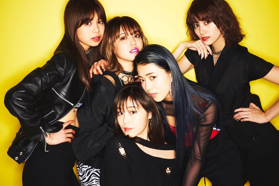 ツインタワーのインスタグラム：「月刊EXILE発売中です！ #Egirls#PainPain」