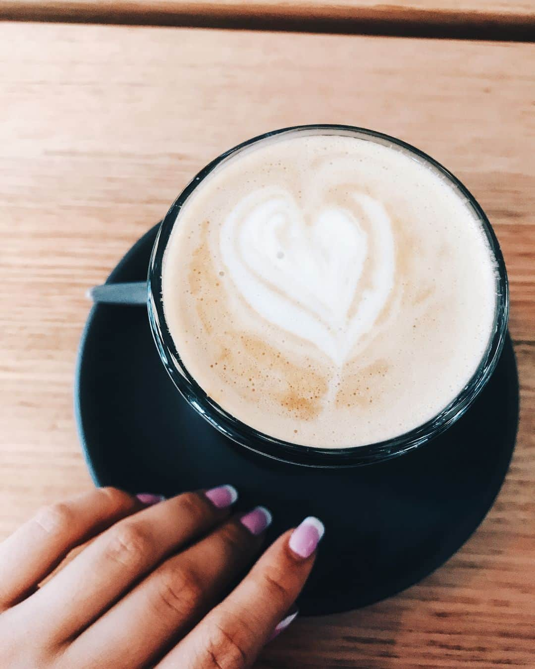 谷まりあさんのインスタグラム写真 - (谷まりあInstagram)「Good Morning 🖤 pink nail 💗 @esnail_japan #marimaripics」2月26日 10時04分 - mariaaaa728